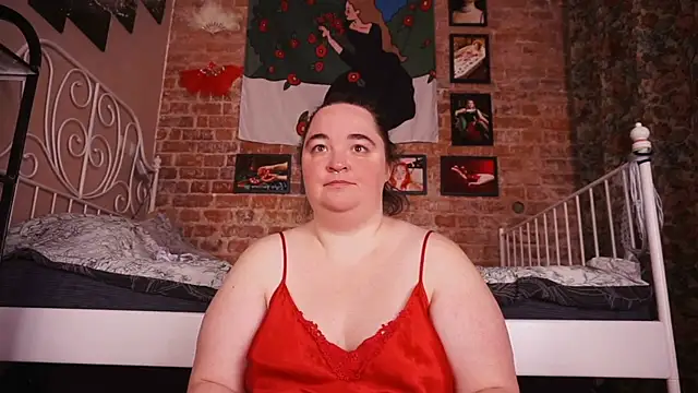 Snapshot of Evelively chatting on November 4, 2025, 2:43 am Evelively online show from November 4, 2025, 2:43 am