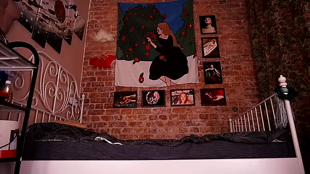 Snapshot of Evelively chatting on November 5, 2025, 3:06 am Evelively online show from November 5, 2025, 3:06 am