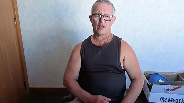 Snapshot of bigballnz chatting on December 22, 2025, 10:40 pm bigballnz online show from December 22, 2025, 10:40 pm