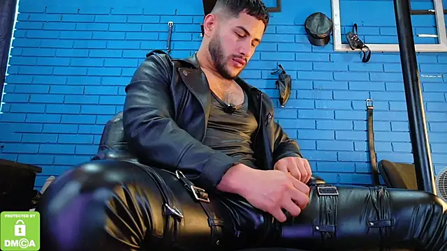 Snapshot of TheIan26 chatting on December 14, 2025, 6:23 pm TheIan26 online show from December 14, 2025, 6:23 pm