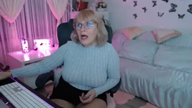 Ghertrude52 online show from November 16, 2025, 4:07 am