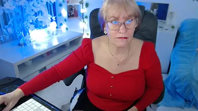 Ghertrude52 online show from November 28, 2025, 4:04 am