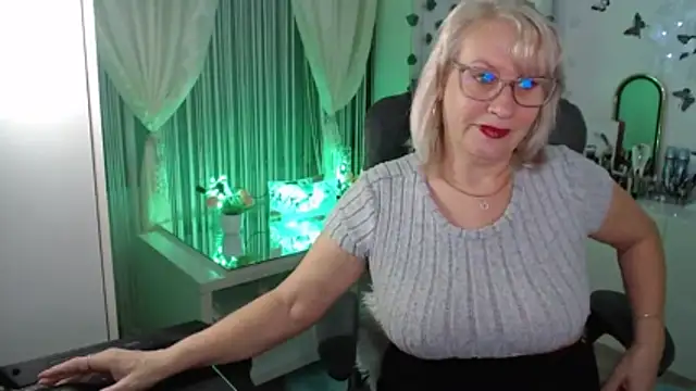 Ghertrude52 online show from January 14, 2026, 4:07 am