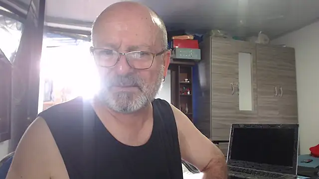 Snapshot of ferdinad20 chatting on July 15, 2026, 3:28 pm ferdinad20 online show from July 15, 2026, 3:28 pm