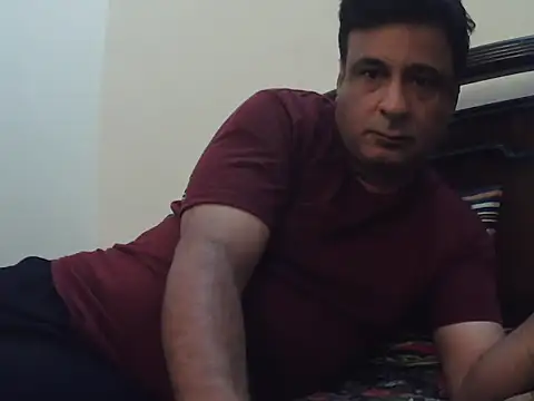 Snapshot of desipapaxxx chatting on April 2, 2026, 8:06 pm desipapaxxx online show from April 2, 2026, 8:06 pm