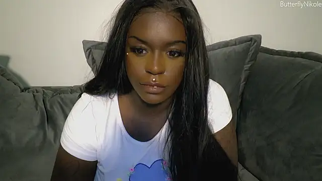 butterflynikole online show from February 18, 2026, 2:07 am