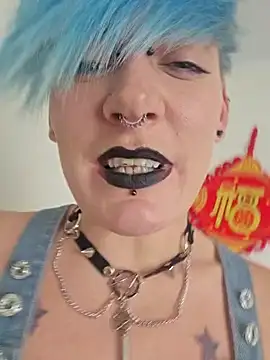 Snapshot of PinkTheHawk chatting on December 1, 2024, 9:26 pm PinkTheHawk online show from December 1, 2024, 9:26 pm