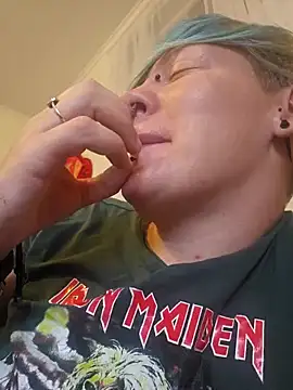 Snapshot of PinkTheHawk chatting on December 22, 2024, 9:42 pm PinkTheHawk online show from December 22, 2024, 9:42 pm