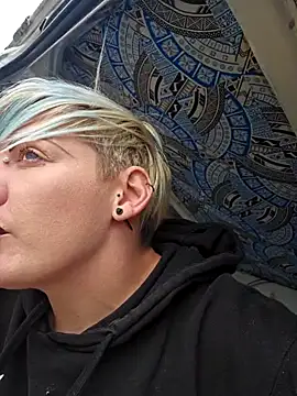 Snapshot of PinkTheHawk chatting on January 2, 2025, 8:13 pm PinkTheHawk online show from January 2, 2025, 8:13 pm