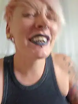 Snapshot of PinkTheHawk chatting on January 22, 2025, 10:26 pm PinkTheHawk online show from January 22, 2025, 10:26 pm