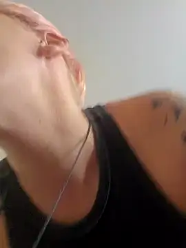 Snapshot of PinkTheHawk chatting on January 26, 2025, 10:13 pm PinkTheHawk online show from January 26, 2025, 10:13 pm