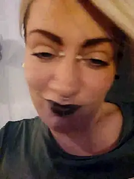 Snapshot of PinkTheHawk chatting on September 24, 2025, 6:06 am PinkTheHawk online show from September 24, 2025, 6:06 am