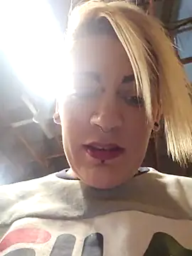 Snapshot of PinkTheHawk chatting on October 9, 2025, 3:04 am PinkTheHawk online show from October 9, 2025, 3:04 am