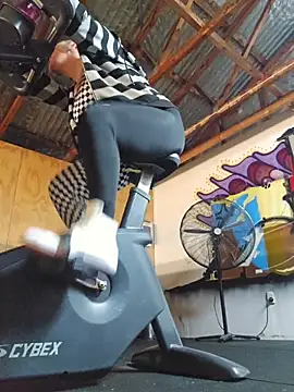 Snapshot of PinkTheHawk chatting on October 18, 2025, 12:57 am PinkTheHawk online show from October 18, 2025, 12:57 am