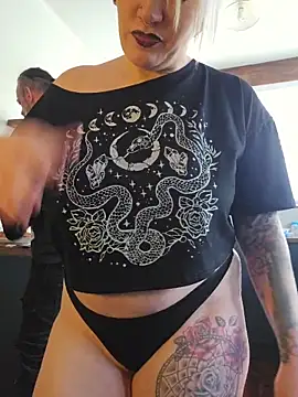 Snapshot of PinkTheHawk chatting on October 19, 2025, 3:29 am PinkTheHawk online show from October 19, 2025, 3:29 am