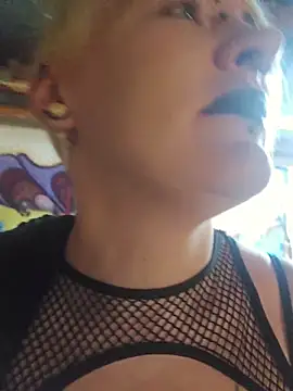 Snapshot of PinkTheHawk chatting on October 25, 2025, 1:46 am PinkTheHawk online show from October 25, 2025, 1:46 am