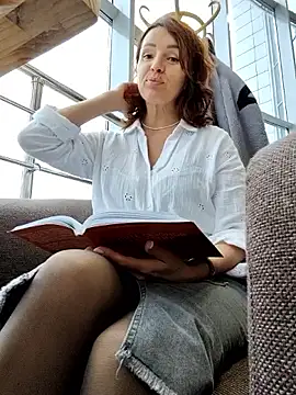 EvaXOAir online show from October 11, 2025, 4:12 am