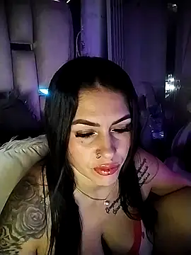 Snapshot of chelaqueen_ chatting on May 13, 2026, 12:30 am chelaqueen online show from May 13, 2026, 12:30 am