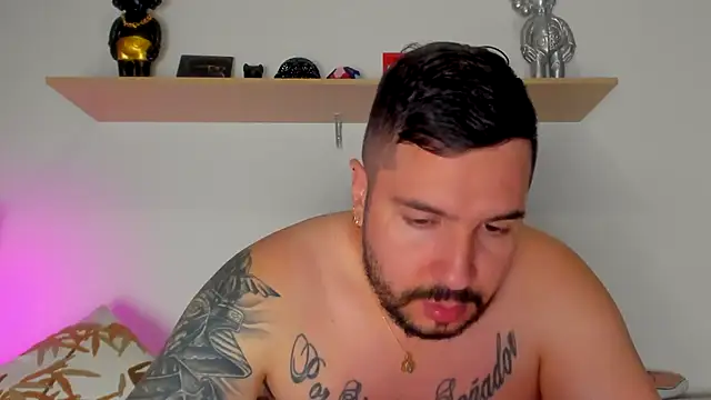 camilo restrepo21 online show from September 17, 2025, 11:39 pm