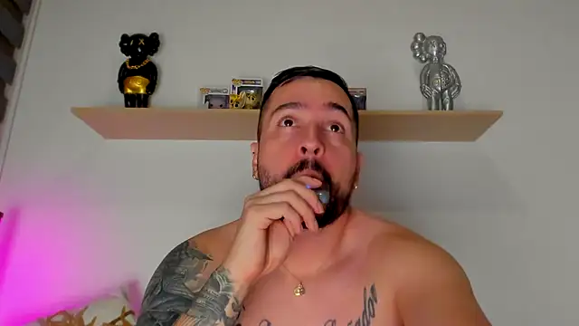 camilo restrepo21 online show from October 17, 2025, 11:51 pm