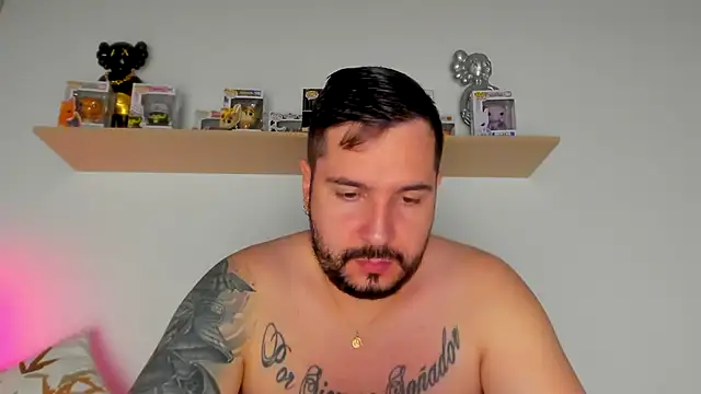 camilo restrepo21 online show from December 17, 2025, 12:49 am