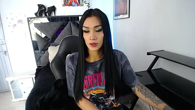 Salo hot04 online show from October 4, 2025, 3:54 pm