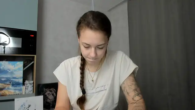 Snapshot of why_again_me chatting on December 3, 2025, 2:26 pm why again me online show from December 3, 2025, 2:26 pm