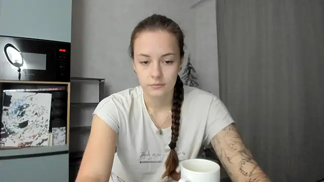 Snapshot of why_again_me chatting on December 13, 2025, 7:53 pm why again me online show from December 13, 2025, 7:53 pm