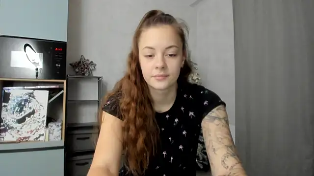 Snapshot of why_again_me chatting on December 19, 2025, 6:15 pm why again me online show from December 19, 2025, 6:15 pm