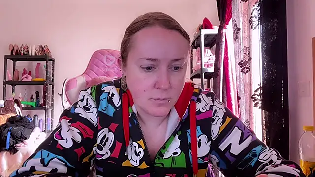 kisicaxx online show from January 6, 2026, 8:07 am