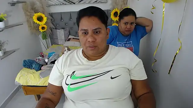 hotlesby4uxxx online show from September 18, 2025, 12:23 am