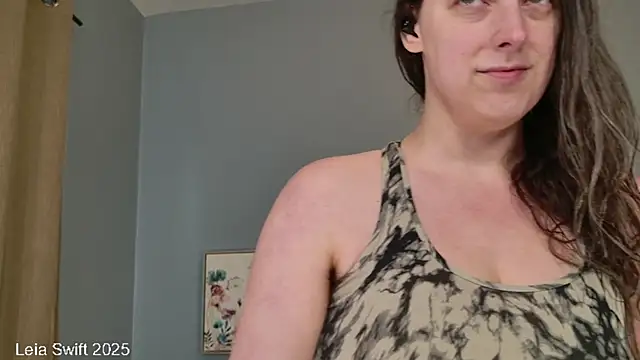 LeiaSwift online show from February 8, 2025, 7:49 pm