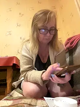 Irina2909xh online show from December 18, 2025, 1:22 am