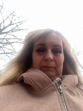 Irina2909xh online show from March 19, 2026, 1:37 pm