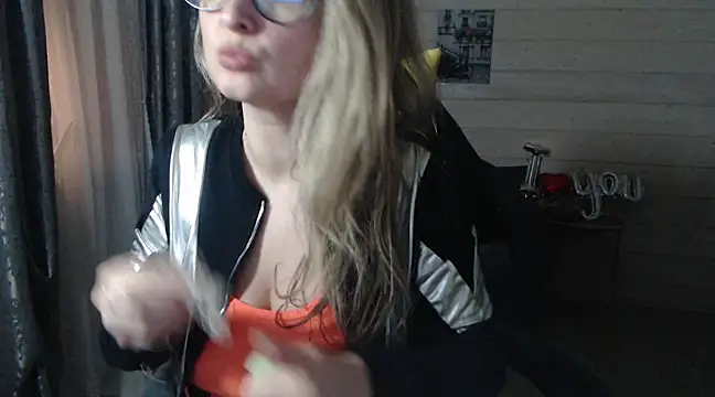 RubiLakros online show from February 28, 2025, 4:42 pm