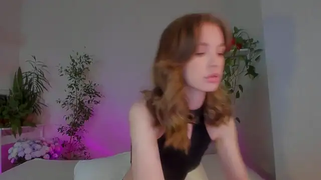 Snapshot of Masha_01 chatting on December 17, 2024, 2:44 am Masha 01 online show from December 17, 2024, 2:44 am