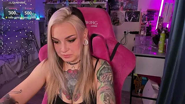 ChloeKohaku online show from October 19, 2025, 4:02 am