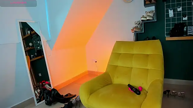 Snapshot of Ashley_leon_ chatting on February 1, 2026, 12:48 pm Ashley leon online show from February 1, 2026, 12:48 pm