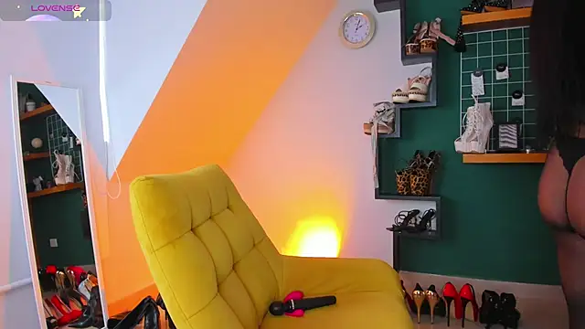 Snapshot of Ashley_leon_ chatting on February 13, 2026, 1:29 pm Ashley leon online show from February 13, 2026, 1:29 pm