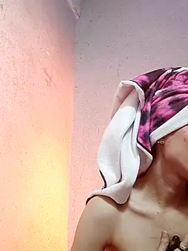 QueenSoreal online show from March 5, 2025, 2:56 pm