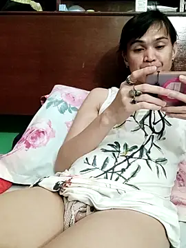 Snapshot of QueenSoreal chatting on May 2, 2026, 1:49 pm QueenSoreal online show from May 2, 2026, 1:49 pm