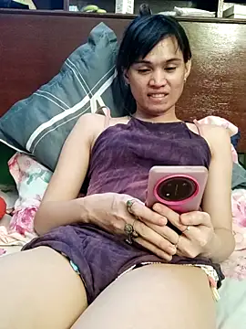 Snapshot of QueenSoreal chatting on May 10, 2026, 5:34 am QueenSoreal online show from May 10, 2026, 5:34 am
