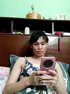 Snapshot of QueenSoreal chatting on May 12, 2026, 1:41 pm QueenSoreal online show from May 12, 2026, 1:41 pm