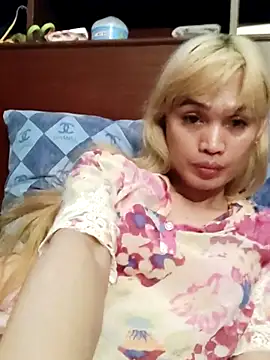 QueenSoreal online show from July 12, 2026, 8:49 am