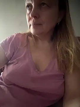 Susanel online show from March 6, 2025, 9:03 am