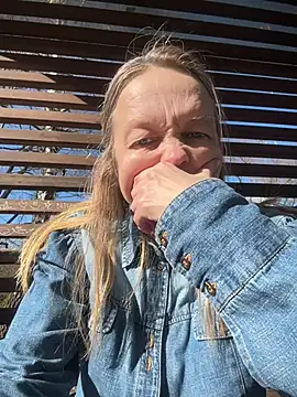 Susanel online show from March 20, 2025, 11:05 am