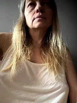 Susanel online show from October 17, 2025, 9:12 am