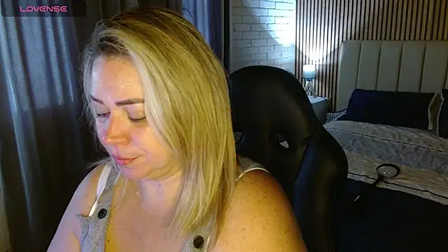 Snapshot of bella_savati chatting on December 4, 2025, 4:38 pm bella savati online show from December 4, 2025, 4:38 pm