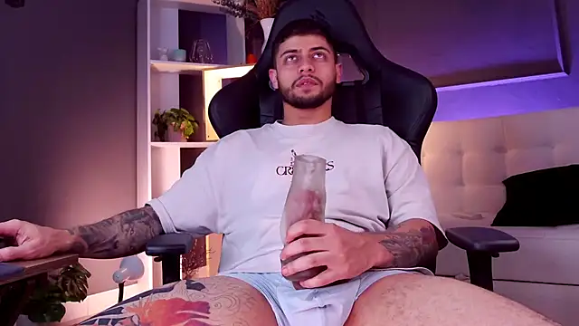 Snapshot of alessandro_duty chatting on October 25, 2025, 3:25 am alessandro duty online show from October 25, 2025, 3:25 am