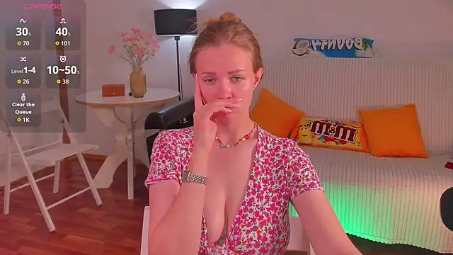SweetMilkis online show from July 28, 2026, 5:12 pm